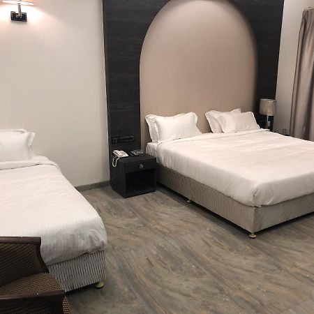 Hotel Sharanam Shegaon Eksteriør billede