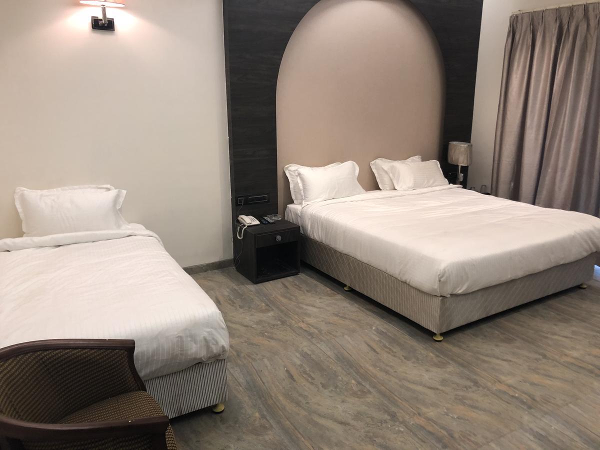 Hotel Sharanam Shegaon Eksteriør billede