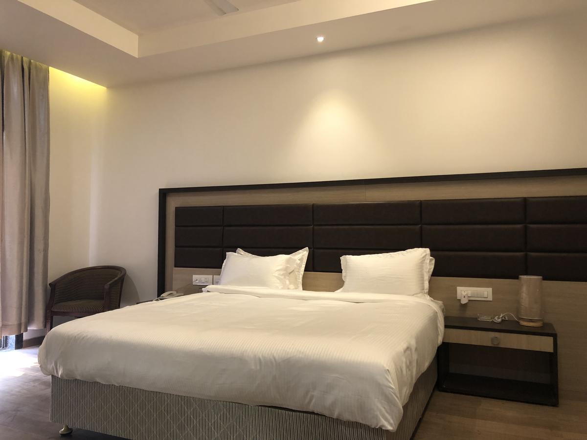 Hotel Sharanam Shegaon Eksteriør billede