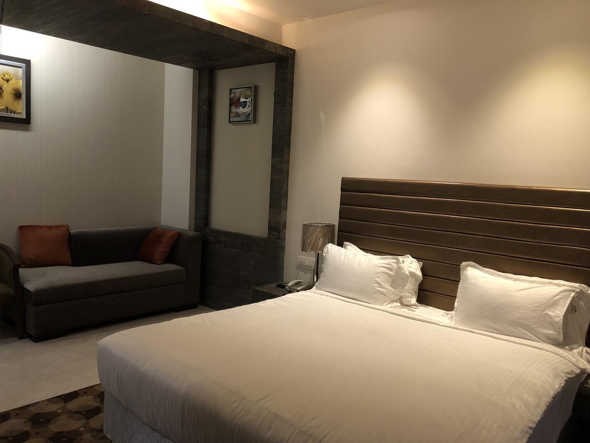 Hotel Sharanam Shegaon Eksteriør billede